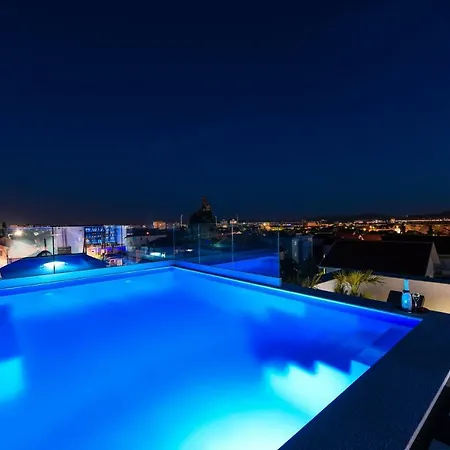 Luxury Lavie בית הארחה 4*