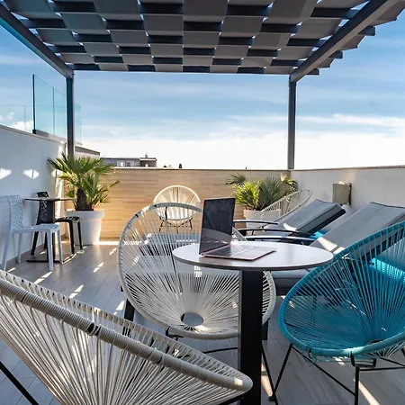 Πανσιόν Luxury Lavie 4*